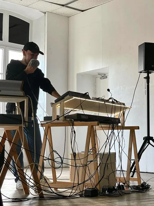 Affiche principale de l'événement : PERFORMANCE DE MIKE LELIEVRE